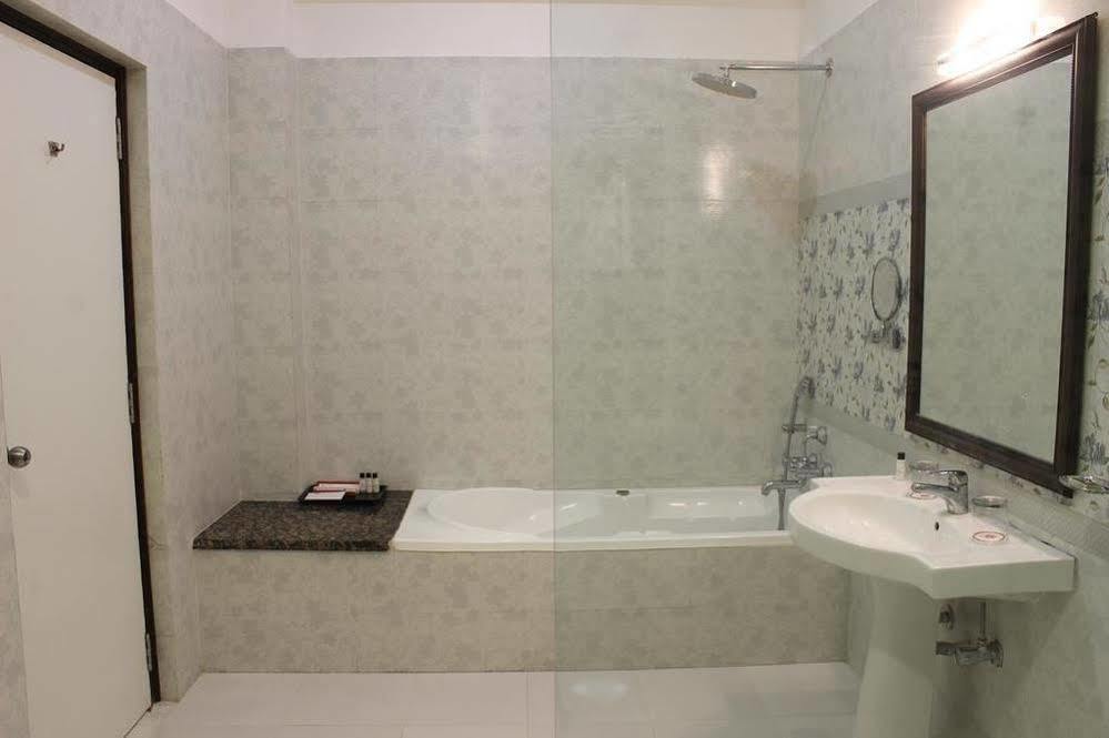 Mewargarh Udaipur By Red Lion S Hotel Luaran gambar